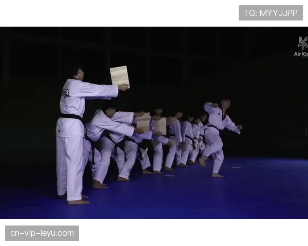 顶级跆拳道选手的腿法：他是如何通过腰力提升速度的